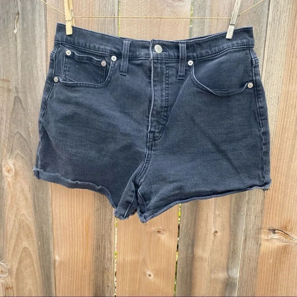 Madewell black wash high rise shorts size 28